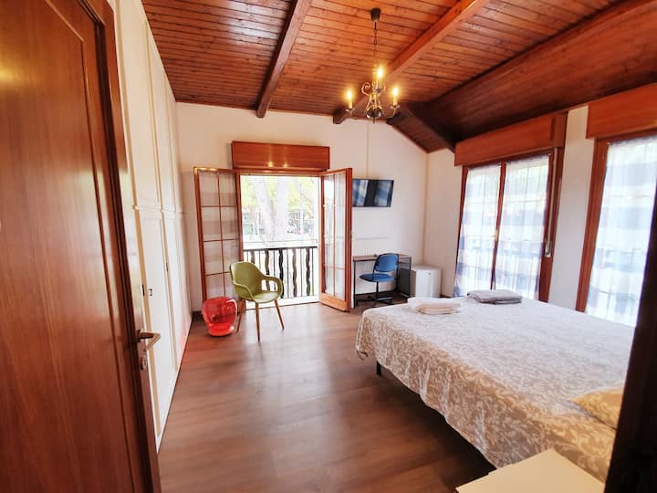 Კამერა 04