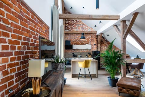 STING Old Town Ostrava "Loft black"