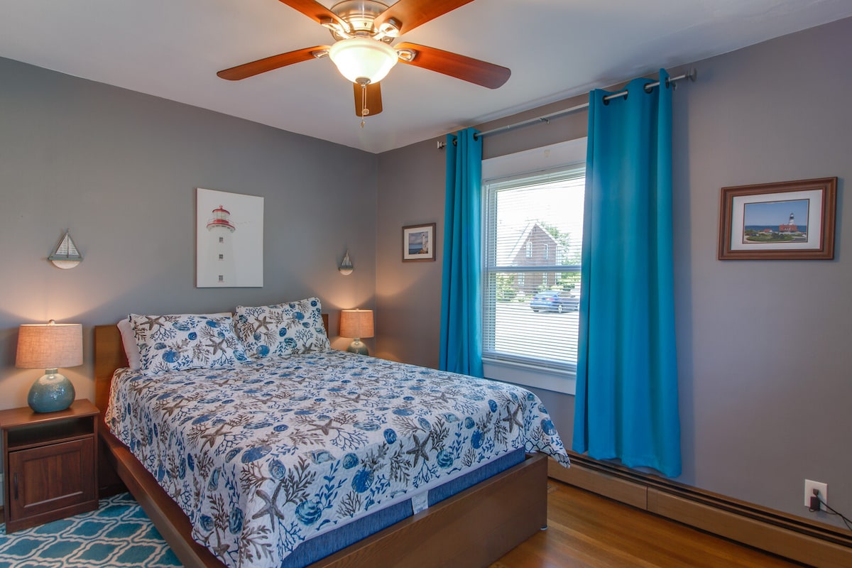 Downstairs bedroom with queen bed and full bathroom right across the hall.