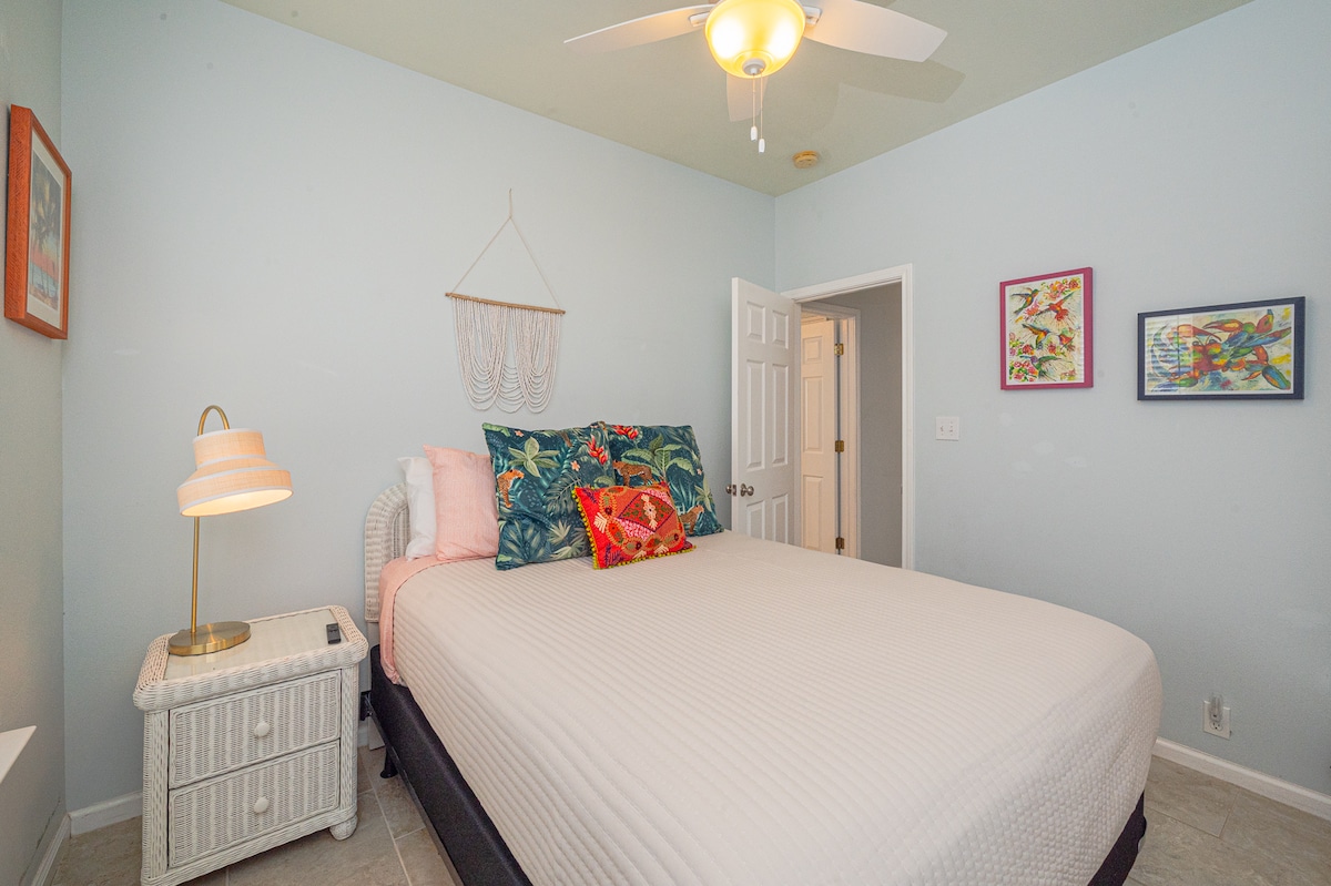 ห้องนอนผู้เข้าพัก - เตียงควีนไซส์