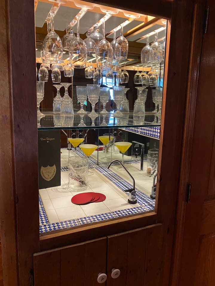 Cabin mini-bar - this is not stocked, but use whatever you find.

Leave what you use out so that we can sanitize it for the next guest.