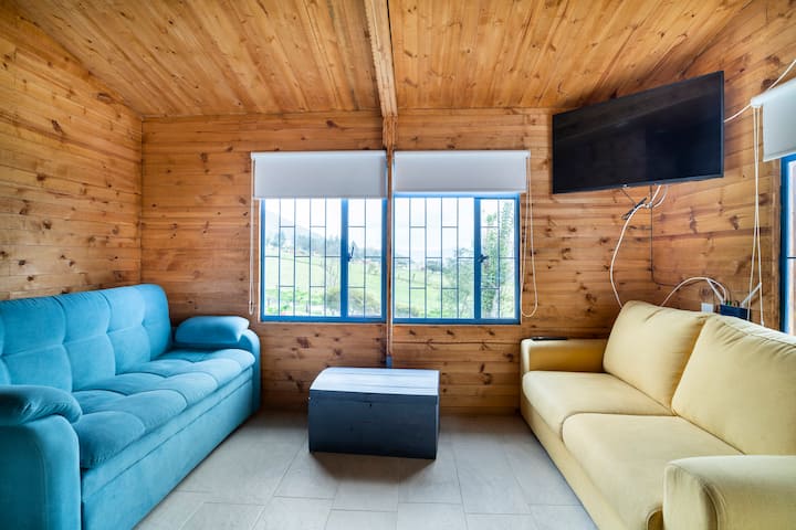 социјален простор во куќата, имаме паметен телевизор и wifi