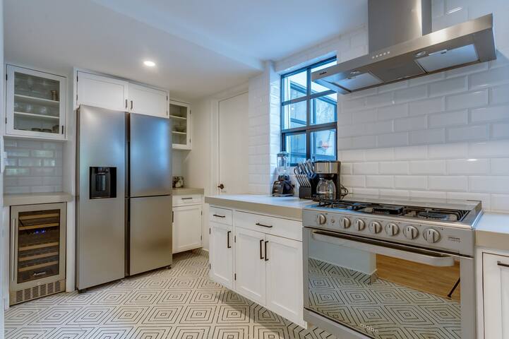 Roma Norte PH w Private Sauna, Cold Plunge, P-Pong gallery image 3