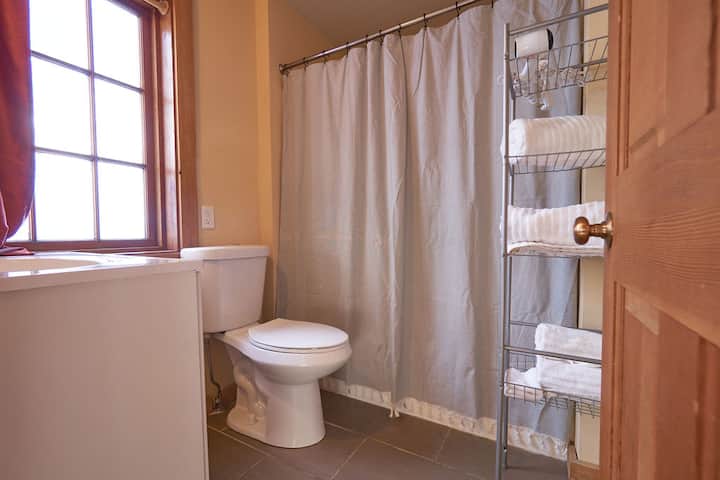 Room 1 At The Observatory Inn In Winthrop - Winthrop, WA