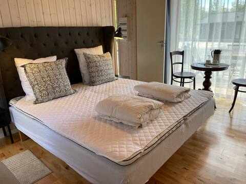 New idyllic room with own bathroom near beach (1)