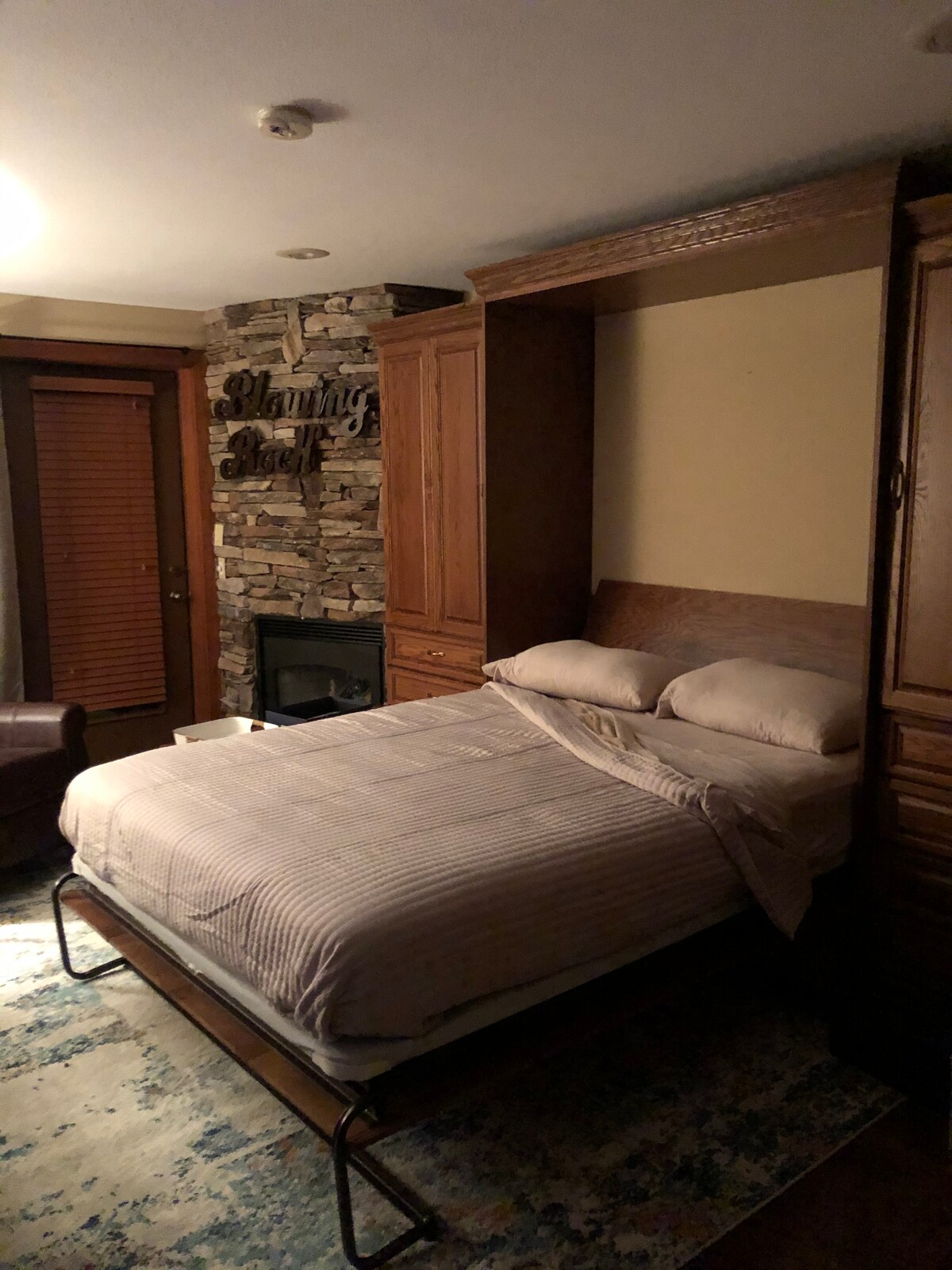 เตียงเมอร์ฟี่ลดลงได้ง่ายเพื่อให้นอนหลับสบาย!