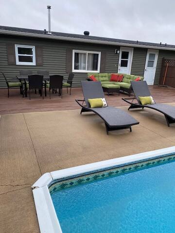 Rock’s View Pool House Retreat gallery image 3