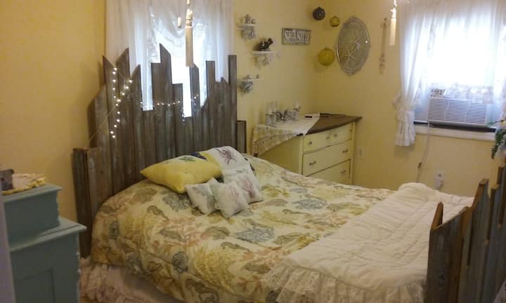 Master Bedroom - Queen bed, all beach theme