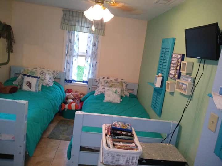 Guest Bedroom with twin beds and a full size bed