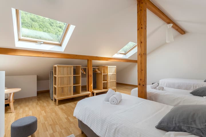 Dependency Floor Dormitory 3 single beds