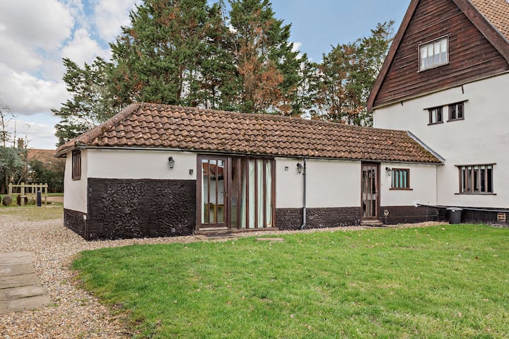 The Retreat - Cosy 1 Bed Apartment - Diss