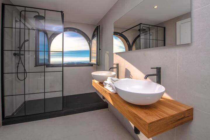 Villa Mirador with Infinity pool, stunning views gallery image 4