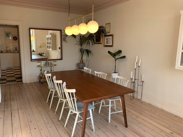 Lake view – peaceful & spacious flat in centre gallery image 5