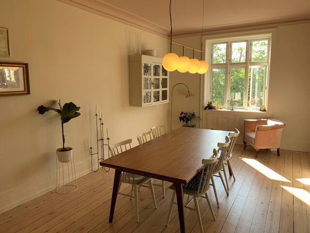 Lake view – peaceful & spacious flat in centre gallery image 4