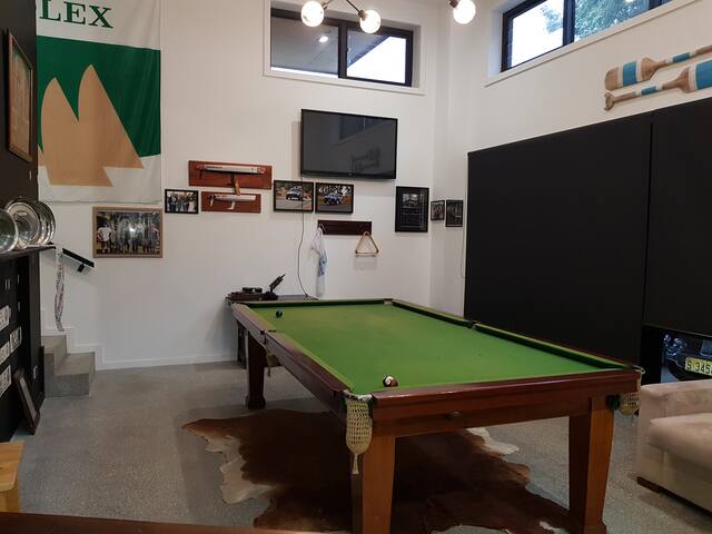 Luxury Water Front, champagne, pool, EV charger gallery image 5