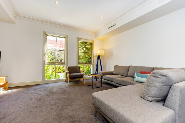 Perfect family 3 bedroom Accomm in Malvern East gallery image 3