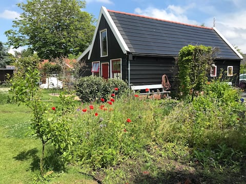 Beautiful and stylish cottage near water