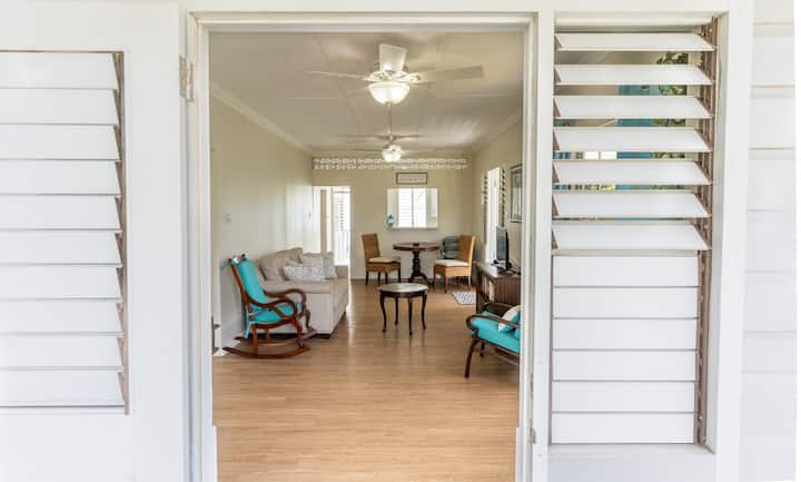 Beachfront 2-bedroom Cottage In A Garden Oasis - Barbados
