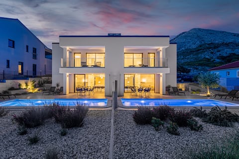 Shepherd's Residence-Black Sheep house-heated pool