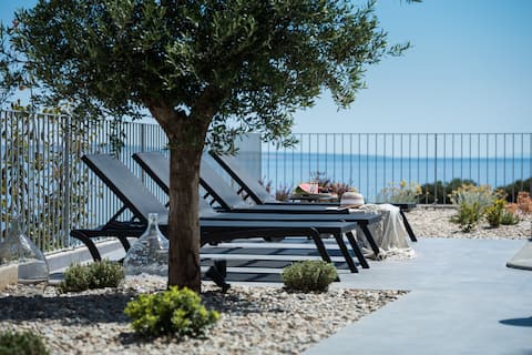 Shepherd's Residence-Black Sheep house-heated pool