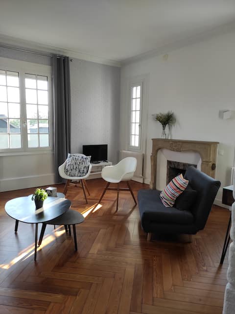 Top performing Airbnb: Charming apartment, beautiful volume, parquet in Gare / Jouvenet