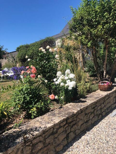 Val de Sarthe Charming house.4 bedrooms, 8 pers.