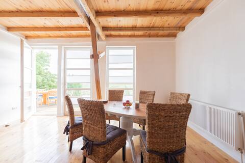 Enjoy the distance inside & outside on 155 sqm