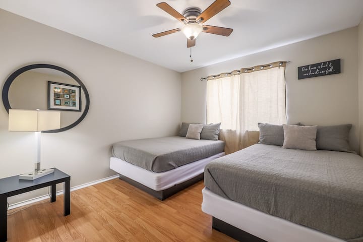 Spavaća soba 2: dva velika XL kreveta