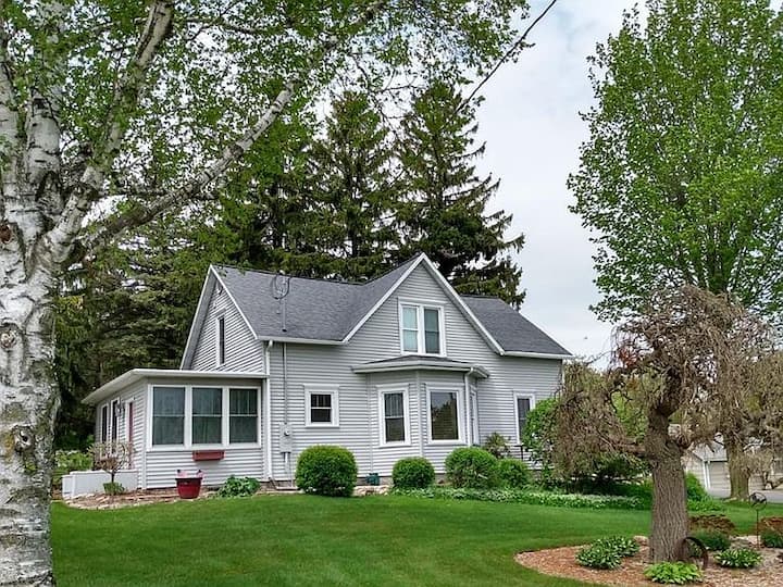 Relaxing 7BR (home+guesthouse) w/ firepit & patio