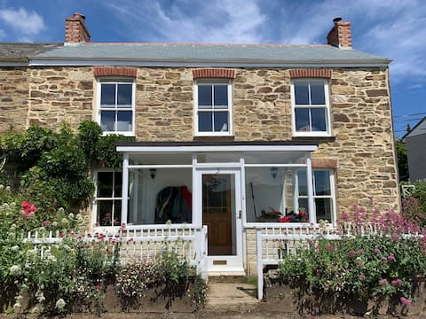 Beautiful, spacious open plan home, in Devoran,