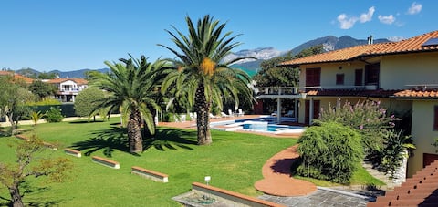 Apartment in villa adjacent to Forte dei Marmi