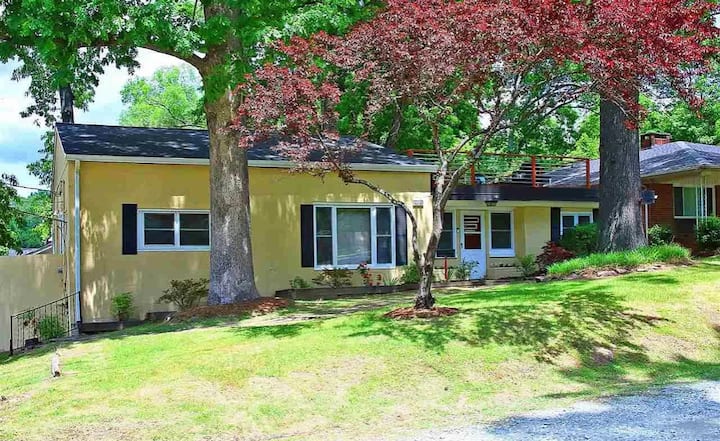 Beautiful Ranch Home Minutes From Downtown Durham! - Durham, NC