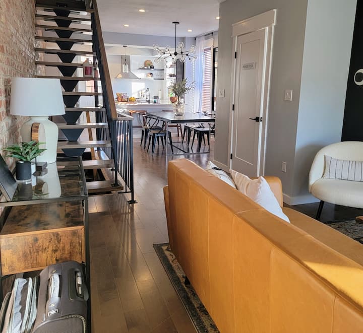 Luxury Modern 3bd/3.5bth Rowhome W/ Outdoor Lounge - Baltimore, MD