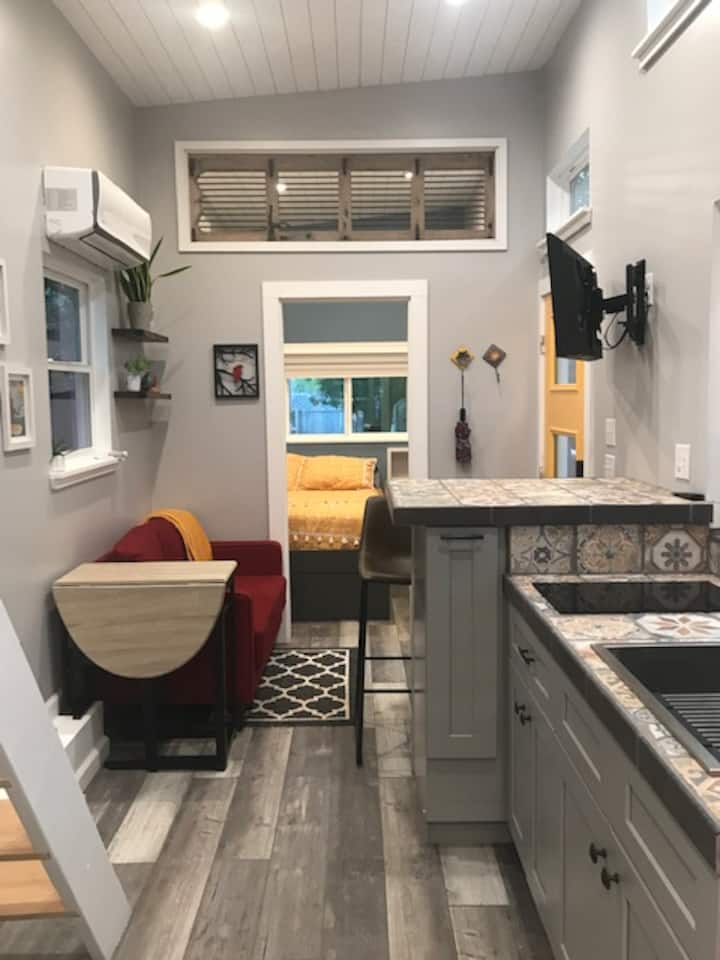 Beautiful Tiny House, 1bd/1ba, Loft, Near Library - Cedar Park, TX