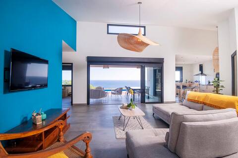 Popular Airbnb listing: Breathtaking sea views! Villa Cap Ocean View in Saint Pierre