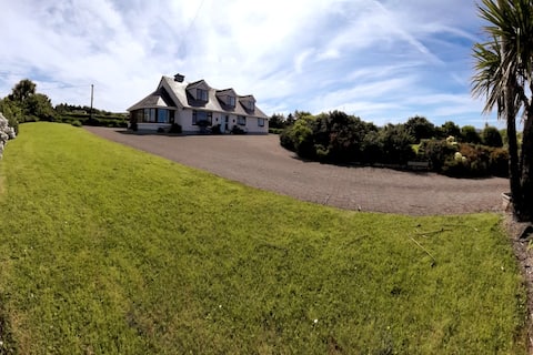 4 bedroom 4 bathroom AirBnB for up to 10 people