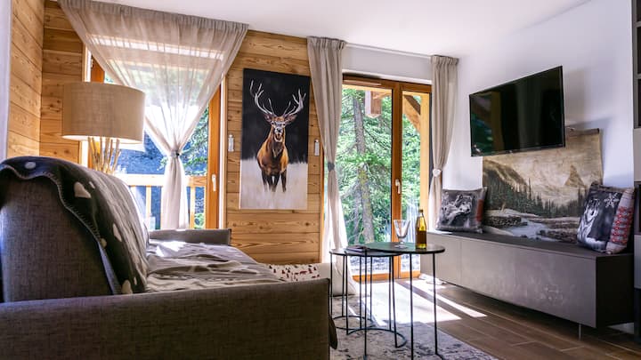 ნათელი მისაღები ოთახი 