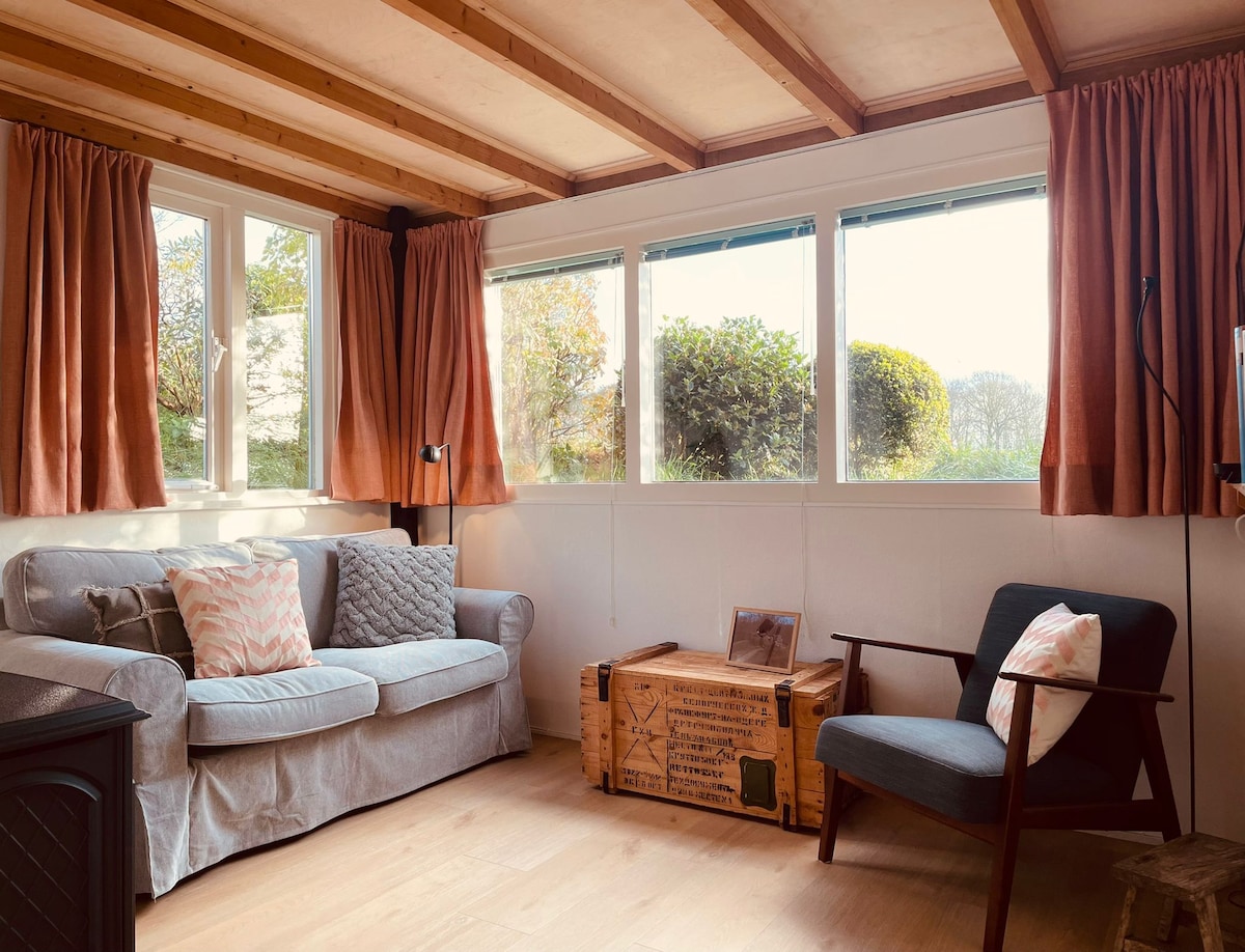 Top Airbnb: Lovely private place in a prime location! in Wijk 05 Oostkapelle