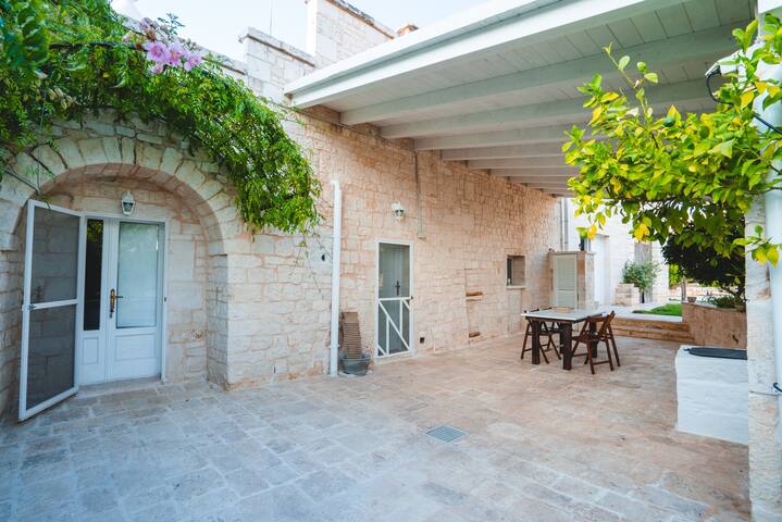 Grande Trullo in Villa Harmonia con piscina gallery image 2