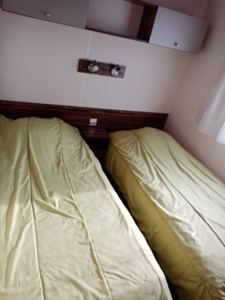 camera da letto matrimoniale con armadio