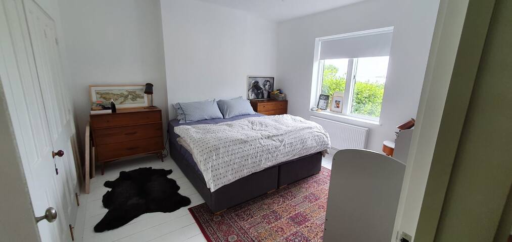 Airy 3 bedroom house with incredible views gallery image 3