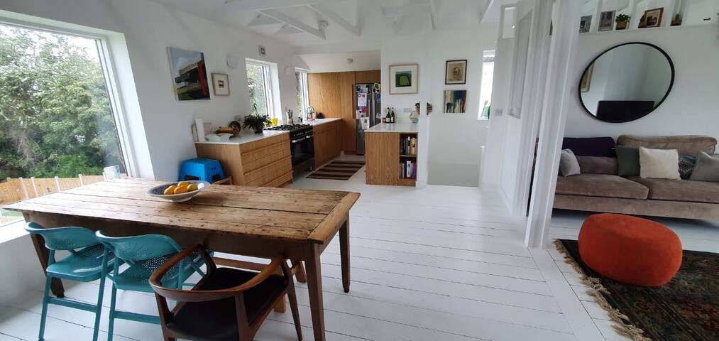 Airy 3 bedroom house with incredible views