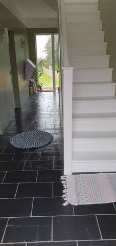 Airy 3 bedroom house with incredible views gallery image 5