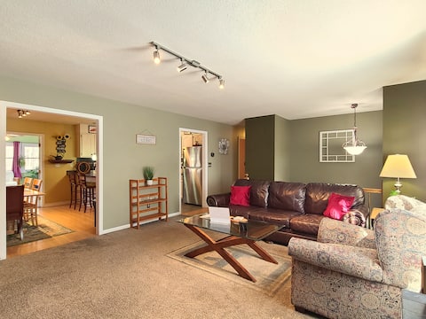 Serene Getaway Near Burlington • Heat,WiFi,Gardens