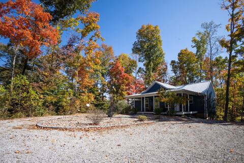 Bluegrass Gables: Lake Cumberland Cottage