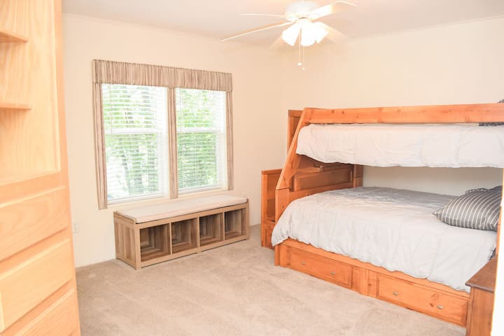 Twin juu ya bunk kamili