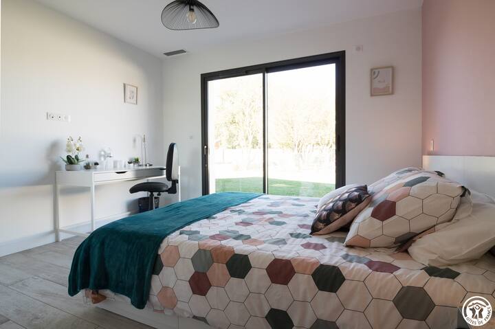 Deuxième chambre lit identique 160 x 200 pour 1 ou 2 personnes.