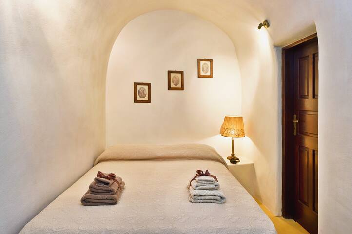 Private Traditional Villa with Pool & Hot Tub gallery image 5