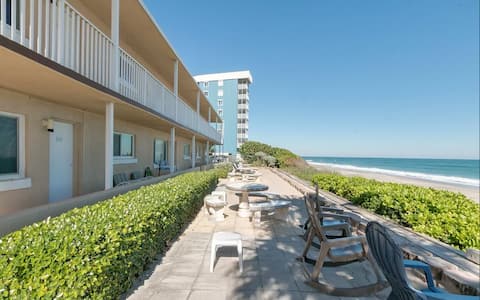 Satellite Beachfront 2bedroom condo steps to sand
