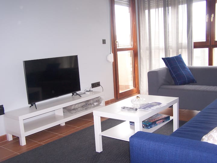 Amplio Apartamento En Urbanización Con Piscina - Colindres